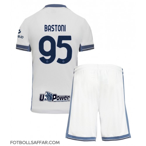 Inter Milan Alessandro Bastoni #95 Bortadräkt Barn 2024-25 Kortärmad (+ Korta byxor)